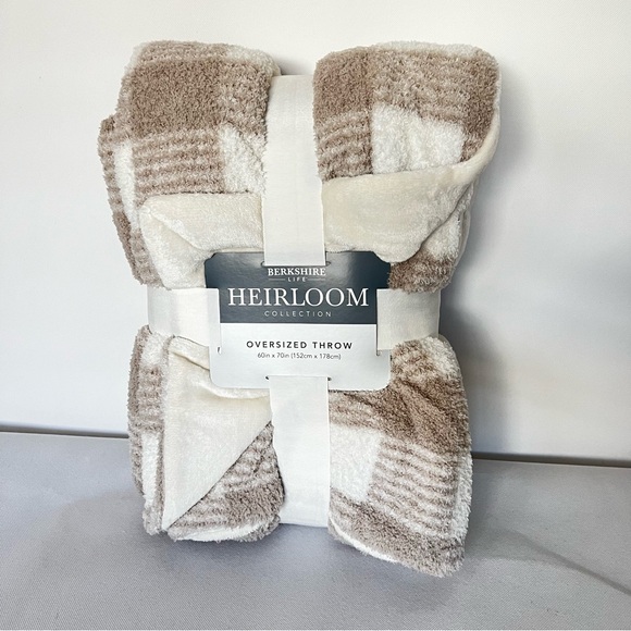 Berkshire Other - Berkshire Life Heirloom Collection Oversized Throw Brown/Beige Blanket Plush